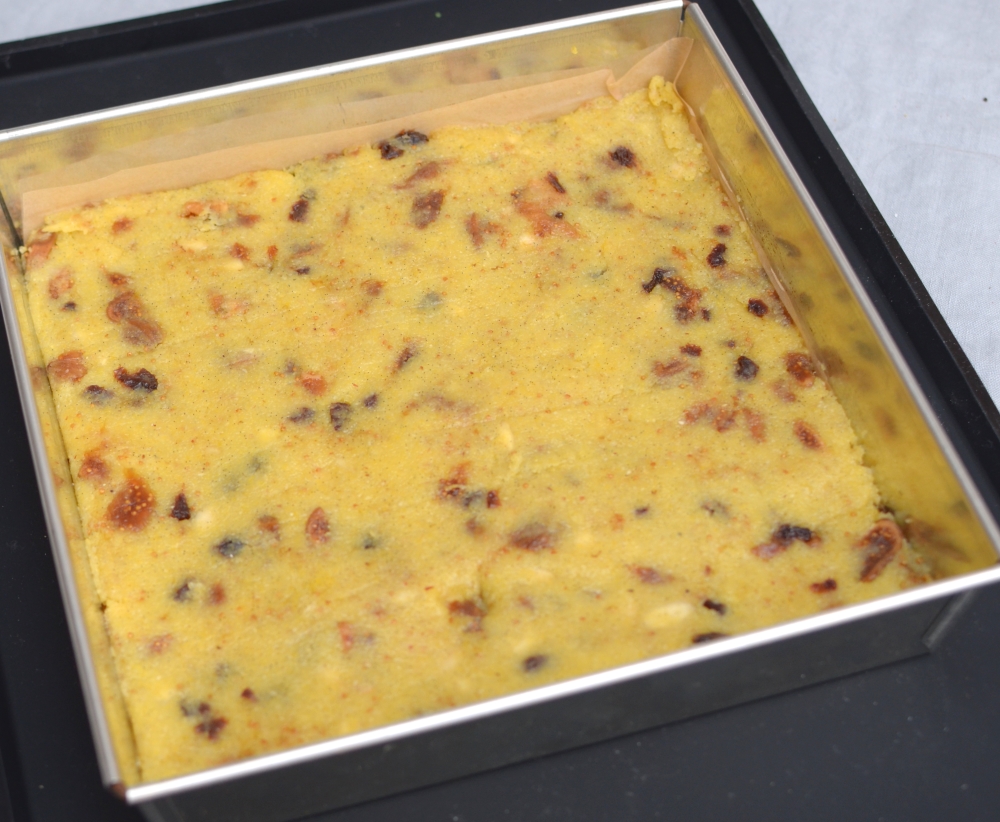 crisp-sweet-polenta-with-dry-fruits-and-chocolate-dip-42